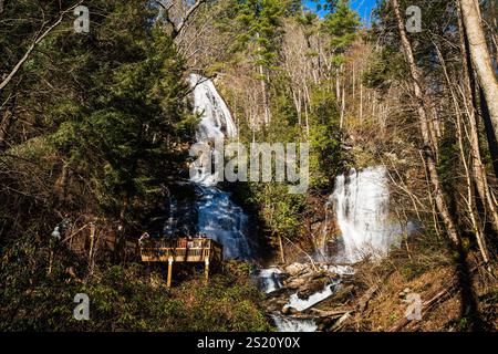 Vue panoramique des chutes Anna Ruby dans le parc d'état Unicoi à Helen, GA Banque D'Images