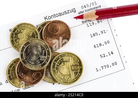 Le relevé bancaire d'une banque et quelques pièces de monnaie de l'euro Autriche Banque D'Images