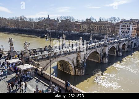 Italie, Rome. Le pont des Anges près de Castel Sant'Angelo avec le Tibre Autriche, Europe Banque D'Images