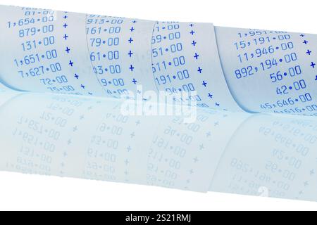 La bande de calcul d'une calculatrice de poche sur fond blanc. Symbole photo pour le contrôle, la comptabilité, les impôts et la finance Banque D'Images