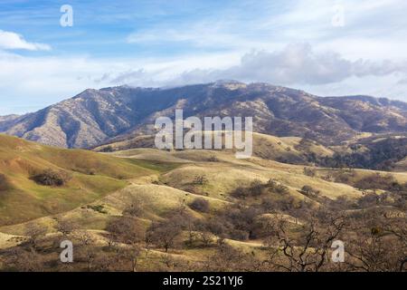 Vues sur le mont Hamilton avec l'observatoire Lick sur Summit via Joseph D. Grant County Park. Banque D'Images