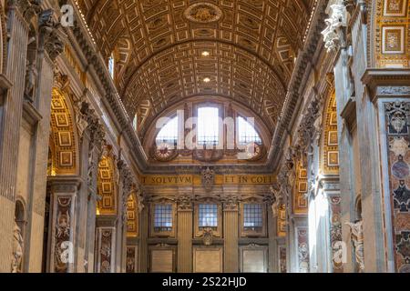 Nef of. Basilique Pierre, Cité du Vatican. Banque D'Images