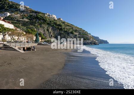 Vue de Minori, une ville sur la côte amalfitaine dans la province de Salerne, Italie. Banque D'Images