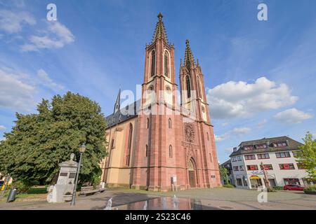 Rheingauer Dom, katholische Pfarrkirche Heilig Kreuz, Bischof-Blum-Platz, Geisenheim, Hessen, Deutschland *** Cathédrale de Rheingau, Église paroissiale catholique de Heilig Kreuz, Bischof Blum Platz, Geisenheim, Hesse, Allemagne Banque D'Images
