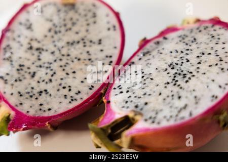 fruit exotique dragon dans la section Banque D'Images