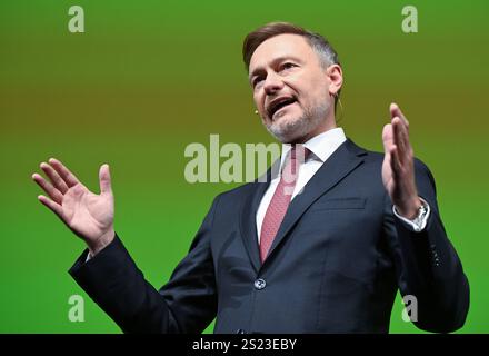 Stuttgart, Allemagne. 06 janvier 2025. Christian Lindner, président fédéral du FDP, prend la parole lors de la traditionnelle réunion d'Épiphanie du FDP à l'opéra de Stuttgart. Crédit : Bernd Weißbrod/dpa/Alamy Live News Banque D'Images