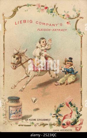 Série d'images petit monde du cirque, Liebigbild, restauré numériquement reproduction d'une photo de collectionneur d'environ 1900, domaine public, date exacte inconnue, deux enfants habillés en clowns de cirque, chevauchant et jouant avec un cheval devant une publicité vintage, Bildserie Kleine Die kleine Zirkuswelt, restaurierte numérique reproduction eines Sammelbildes von Ca 1900, gemeinfrei, genaues Datum unbekannt, Zwei Kinder verkleine verkleine verkiden, Werkusenv Banque D'Images