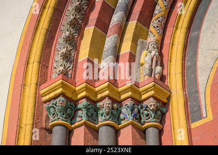 Figur am Hauptportal Dom a constitué Georg, Limburg an der Lahn, Landkreis Limburg-Weilburg, Hessen, Deutschland *** figure au portail principal de la cathédrale Georges, Limburg an der Lahn, district of Limburg Weilburg, Hesse, Allemagne Banque D'Images