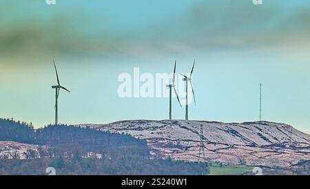 Glasgow, Écosse, Royaume-Uni. 6 janvier 2025. Météo Royaume-Uni : températures glaciales vu Whitelee Windfarm voir la neige vue de 10 miles au sud de la ville . Crédit Gerard Ferry/Alamy Live News Banque D'Images