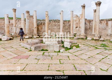 Ruines de l'ancienne maison du marché dans la ville antique de Jerash, Jordanie Banque D'Images