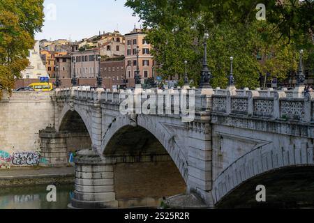 Ponte Giuseppe Mazzini, un pont de pierre sur le Tibre à Rome, Italie. Banque D'Images