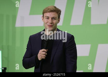 Hier im Bild Bruno Hoenel, Luebecker Direktkandidat Bundestagswahlkampf 2025, Auftaktveranstaltung der Gruenen Buendnis 90/Die Gruenen mit Kanzlerkandidat Robert Habeck und Bundesaussenministerin Annalena Baerbock in der MUK in Luebeck. Politik, Parteien, Bundestagswahl Luebeck *** ici sur la photo Bruno Hoenel, candidat direct de Luebeck pour la campagne électorale du Bundestag 2025, événement de lancement des Verts Buendnis 90 Die Gruenen avec le candidat chancelier Robert Habeck et la ministre fédérale des Affaires étrangères Annalena Baerbock à la MUK à Luebeck Politics, partis, Bundestag Election de Luebeck Banque D'Images