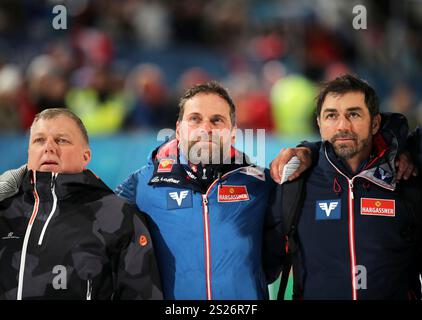 Bischofshofen, Österreich, 06. Januar 2025 : 73.internationale Vierschanzentournee, Skispringen, Herren, Weltcup, Bischofshofen, Paul-Ausserleitner Schanze, 4hills, Dreikönigsspringen Spalier Stehend Team Österreich mit Andreas Widhölzl (AUT) Cheftrainer, Team Österreich (mitte) BEI der Siegerehrung Banque D'Images