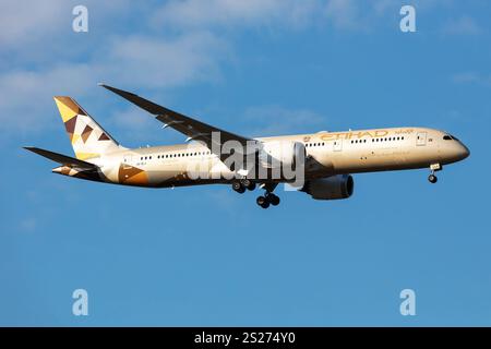 Vienne, Autriche - 23 juin 2024 : Etihad Airways Boeing 787-10 Dreamliner avion de passagers à l'aéroport. Aviation et aéronefs. Transport aérien et voyages. Banque D'Images