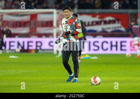 Minjae Kim (FC Bayern Muenchen, #03) beim Aufwaermen, AUT, FC Red Bull Salzburg vs FC Bayern Muenchen, Fussball, Testspiel, Spielzeit 2024/2025, 06.01.2025, Foto : Eibner-Pressefoto/Jenni Maul Banque D'Images