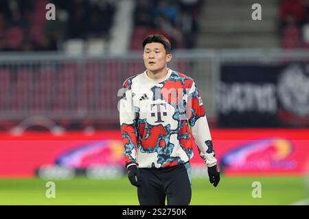 Minjae Kim (FC Bayern Muenchen, #03) beim Aufwaermen, AUT, FC Red Bull Salzburg vs FC Bayern Muenchen, Fussball, Testspiel, Spielzeit 2024/2025, 06.01.2025, Foto : Eibner-Pressefoto/Jenni Maul Banque D'Images