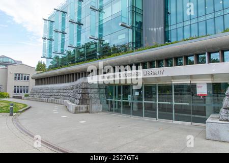 Vancouver, CANADA - septembre 30 2024 : la bibliothèque Walter C. Koerner de l'Université de la Colombie-Britannique présente une architecture moderne avec une façade en verre Banque D'Images