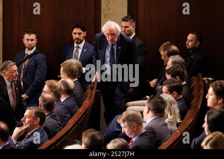 Washington, États-Unis. 06 janvier 2025. Le sénateur Bernie Sanders (I-VT) est vu lors d'une séance conjointe du Congrès dans la Chambre le lundi 6 janvier 2025. Le Congrès a certifié l'élection présidentielle de 2024 pour le président élu Donald Trump et le vice-président élu JD Vance. (Photo de Aaron Schwartz/Sipa USA) crédit : Sipa USA/Alamy Live News Banque D'Images