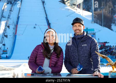 Garmisch Partenkirchen, Allemagne. 31 décembre 2024. Sportschau-Moderatorin Lea Wagner und Sven Hannawald (ex-Skispringer, TV Experte ARD, Skisprung-Experte, Vierfach-Tourneesieger, 2002) BEI der Qualifikation zum Neujahrsskispringen der 73. Vierschanzentournee à Garmisch-Partenkirchen crédit : dpa/Alamy Live News Banque D'Images