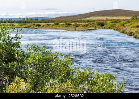 Voyage en Islande - rive de la rivière Bruara en automne Banque D'Images