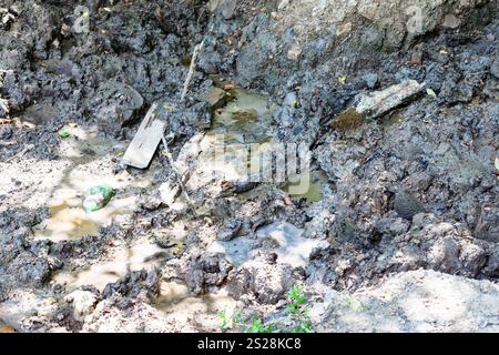 Tour à Shapsugskaya zone anomale - pot de boue (Solontci Solonetzes geyser de source) dans Abinsk Contreforts de montagnes du Caucase dans la région du Kouban de Russie Banque D'Images