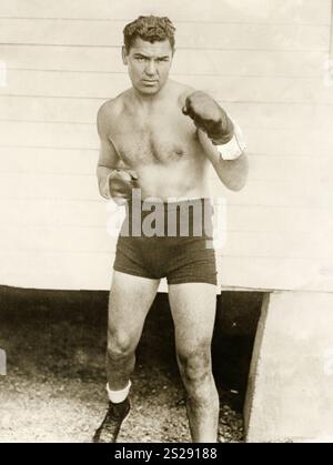 Boxeur Jack Dempsey (1895-1983), boxeur poids lourd américain, champion du monde. Connu également sous le nom de Manassa Mauler. portrait vers 1929. Banque D'Images