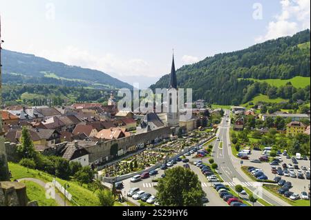 Château à Gmuend, Carinthie, Autriche. Route vers le Maltastausee Banque D'Images