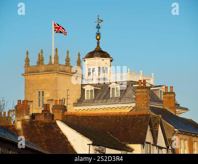 Musée Abingdon et toits de la vieille ville, lever du soleil d'hiver. Ma ville natale d'Abingdon prétend être la plus ancienne d'Angleterre. L'un de ses plus anciens et plus Banque D'Images