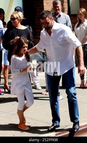 Hugh Jackman et Deborra-Lee Furness avec leur fille Ava Eliot Jackman à l'occasion de la fête des mères à New York - 11 mai 2014 Banque D'Images