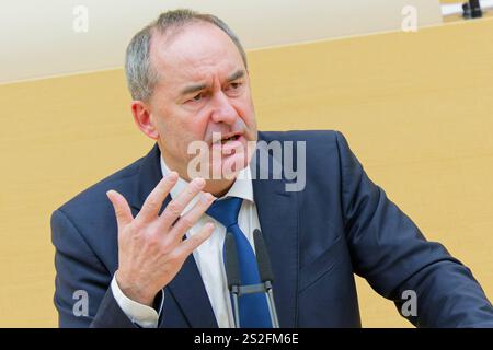 Hubert Aiwanger, Freie Wähler. 38. Plenarsitzung des Bayerischen Landtags. Wirtschaftsminister und stellvertretender Bayerischer Ministerpräsident Hubert Aiwanger, FW, BEI seiner Rede. München Bayern Deutschland Copyright : xRolfxPossx Banque D'Images