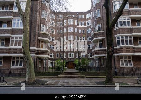 Londres, Royaume-Uni. 07 janvier 2025. 07/01/2025. Londres, Royaume-Uni Une vue de l'appartement près de Kings Cross appartenant à Tulip Siddiq, le ministre de la ville du Royaume-Uni. Il est rapporté que Tulip Siddiq a reçu l'appartement de deux chambres près de Kings Cross en 2003 sans faire de paiement. Les registres fonciers suggèrent que le donateur était Abdul motif, un promoteur lié à la tante de Siddiq, l’ancien premier ministre du Bangladesh Sheikh Hasina. Tulip Siddiq s'est maintenant référé à l'organisme de surveillance des normes. Crédit photo : Ray Tang crédit : A.A. Gill/Alamy Live News Banque D'Images