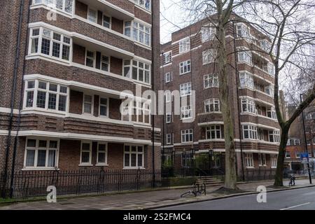 Londres, Royaume-Uni. 07 janvier 2025. 07/01/2025. Londres, Royaume-Uni Une vue de l'appartement près de Kings Cross appartenant à Tulip Siddiq, le ministre de la ville du Royaume-Uni. Il est rapporté que Tulip Siddiq a reçu l'appartement de deux chambres près de Kings Cross en 2003 sans faire de paiement. Les registres fonciers suggèrent que le donateur était Abdul motif, un promoteur lié à la tante de Siddiq, l’ancien premier ministre du Bangladesh Sheikh Hasina. Tulip Siddiq s'est maintenant référé à l'organisme de surveillance des normes. Crédit photo : Ray Tang crédit : A.A. Gill/Alamy Live News Banque D'Images