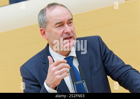 Hubert Aiwanger, Freie Wähler. 38. Plenarsitzung des Bayerischen Landtags. Wirtschaftsminister und stellvertretender Bayerischer Ministerpräsident Hubert Aiwanger, FW, BEI seiner Rede. München Bayern Deutschland *** Hubert Aiwanger, Free Voters 38 session plénière du Parlement bavarois Ministre des Affaires économiques et Vice-premier Ministre bavarois Hubert Aiwanger, FW , lors de son discours Munich Bavière Allemagne Copyright : xRolfxPossx Banque D'Images