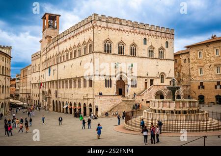 Pérouse, Italie - 30 mai 2024 : belle place principale du Palais des Prieurs, Ombrie, Italie Banque D'Images