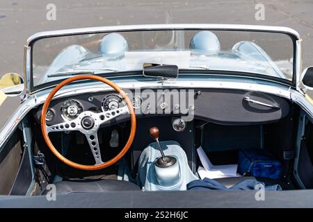 Chicago, Illinois, États-Unis - 08 septembre 2024 : Austin Healey Sprite voiture de sport rétro décapotable, vue intérieure. Voiture de sport rétro. Cabriolet Aus Banque D'Images