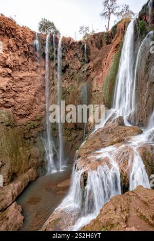 Les chutes d'Ouzoud ou Cascades d'Ouzoud, moyen Atlas, Maroc. Une attraction touristique majeure. Banque D'Images