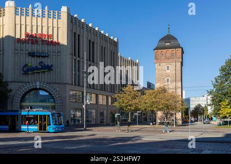 Einkaufszentrum Galerie Roter Turm und Roter Turm, Chemnitz, Sachsen, Deutschland *** Centre commercial Galerie Roter Turm and Roter Turm, Chemnitz, Sax Banque D'Images