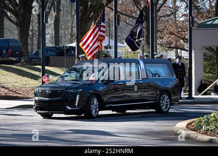 Atlanta, Géorgie, États-Unis. 7 janvier 2025. Le cercueil de l'ancien président carter quitte le carter President Center pour la base de réserve aérienne de Dobbins et un vol pour Washington, DC (crédit image : © Robin Rayne/ZUMA Press Wire) USAGE ÉDITORIAL SEULEMENT! Non destiné à UN USAGE commercial ! Banque D'Images