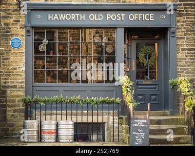 Extérieur de Haworth Old Post Office. L'original Brontë Post Office est maintenant un café-bar sur main Street, Haworth, Royaume-Uni Banque D'Images