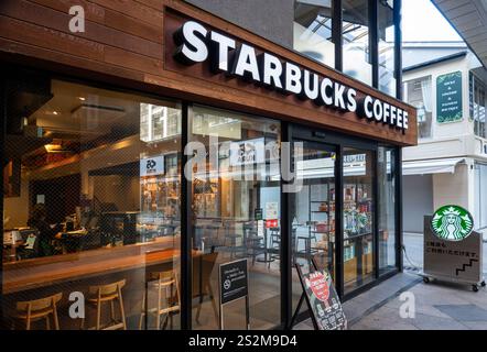 Café Starbucks dans le quartier commerçant de Teramachi à Kyoto Japon Banque D'Images