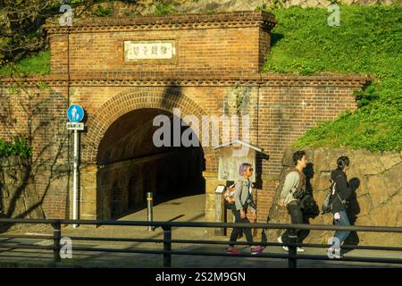 L'entrée du tunnel en spirale de Keage incline est une ancienne voie ferrée convertie en sentier piétonnier à Kyoto au Japon Banque D'Images