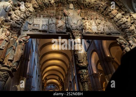 Portique de gloire, style de transition entre roman et gothique, par maître Mateo et ses ouvriers, Saint-Jacques de Compostelle, province de la Coruña, Géorgie Banque D'Images