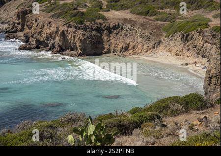 La belle plage de Turri à Sant'Antioco avec la mer turquoise et cristalline Banque D'Images