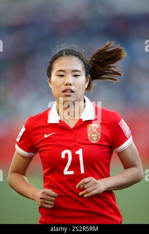 WINNIPEG, CANADA - 15 JUIN : Wang Lisi, de Chine, en action lors d'un match de Coupe du monde féminine A de la FIFA contre la Nouvelle-Zélande le 15 juin 2015 au stade de Winnipeg, au Canada. Usage éditorial exclusif. Utilisation commerciale interdite. (Photographie de Jonathan Paul Larsen / Diadem images) Banque D'Images