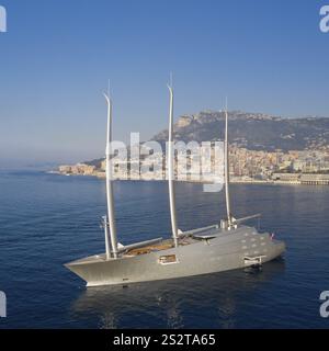 Vue aérienne 143 mètres de long Yacht À voile A, le plus grand voilier du monde, construit par le chantier naval allemand Nobiskrug pour l'oligarque russe Andrei Banque D'Images