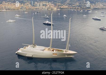 Vue aérienne 143 mètres de long Yacht À voile A, le plus grand voilier du monde, construit par le chantier naval allemand Nobiskrug pour l'oligarque russe Andrei Banque D'Images