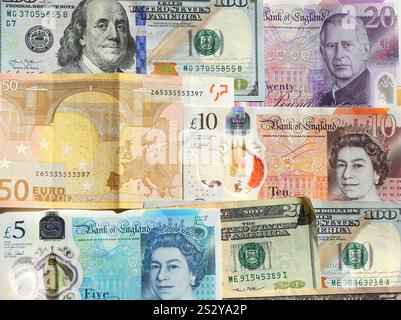 Livre sterling britannique avec le roi Charles, cent dollars américains et billets en euros Banque D'Images