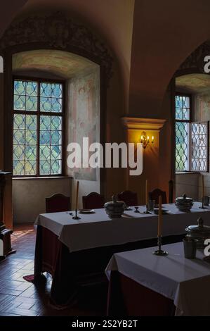Ancien réfectoire ou salle à manger au monastère Golden Crown ou Zlatá Koruna en Bohême du Sud, Tchéquie / République tchèque, fondé en 1263. Banque D'Images