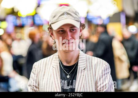 Max Schimmelpfennig BEI der Premiere des Kinofilms Fünf finger sind ne Faust im CineMotion. Berlin, 07.01.2025 *** Max Schimmelpfennig à la première du film Fünf Finger sind ne Faust au CineMotion Berlin, 07 01 2025 Foto:XM.xPatzigx/xFuturexImagex finger 5102 Banque D'Images