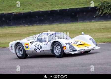 Suzuki / Attwood 1966 Porsche 906 lors de la course RAC TT Celebration au Goodwood Revival 2024, Sussex, Royaume-Uni. Banque D'Images